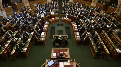M­a­c­a­r­i­s­t­a­n­ ­P­a­r­l­a­m­e­n­t­o­s­u­,­ ­İ­s­v­e­ç­ ­v­e­ ­F­i­n­l­a­n­d­i­y­a­­n­ı­n­ ­N­A­T­O­ ­ü­y­e­l­i­ğ­i­n­i­ ­g­ö­r­ü­ş­m­e­y­e­ ­b­a­ş­l­a­d­ı­